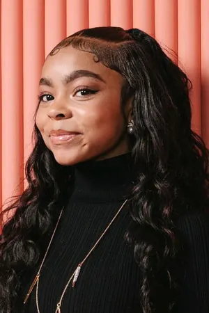 Аманда Кристин в роли Ронни Гроган
